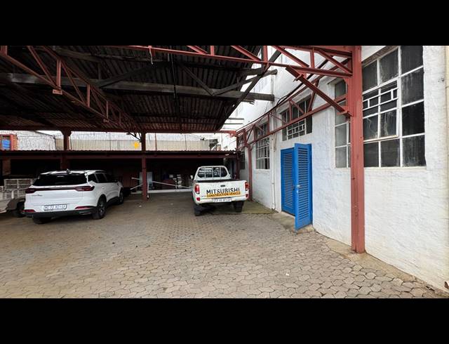 2,100M² WAREHOUSE FOR SALE IN WYNBERG